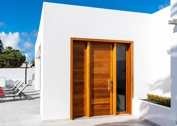 Villa Rossa - Villas Now - LH215 By Villas Now Ltd Playa Blanca 